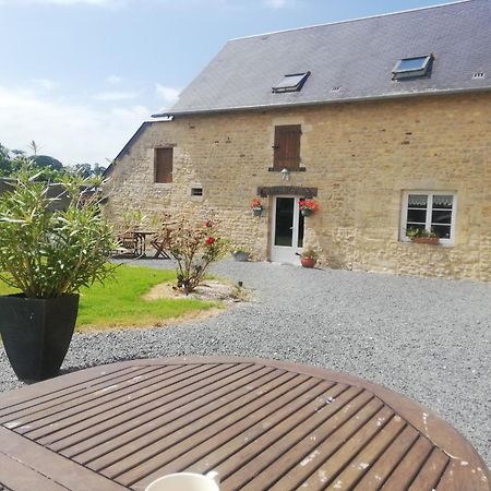 Ferme De Montigny Bed & Breakfast Asnieres-en-Bessin Bagian luar foto