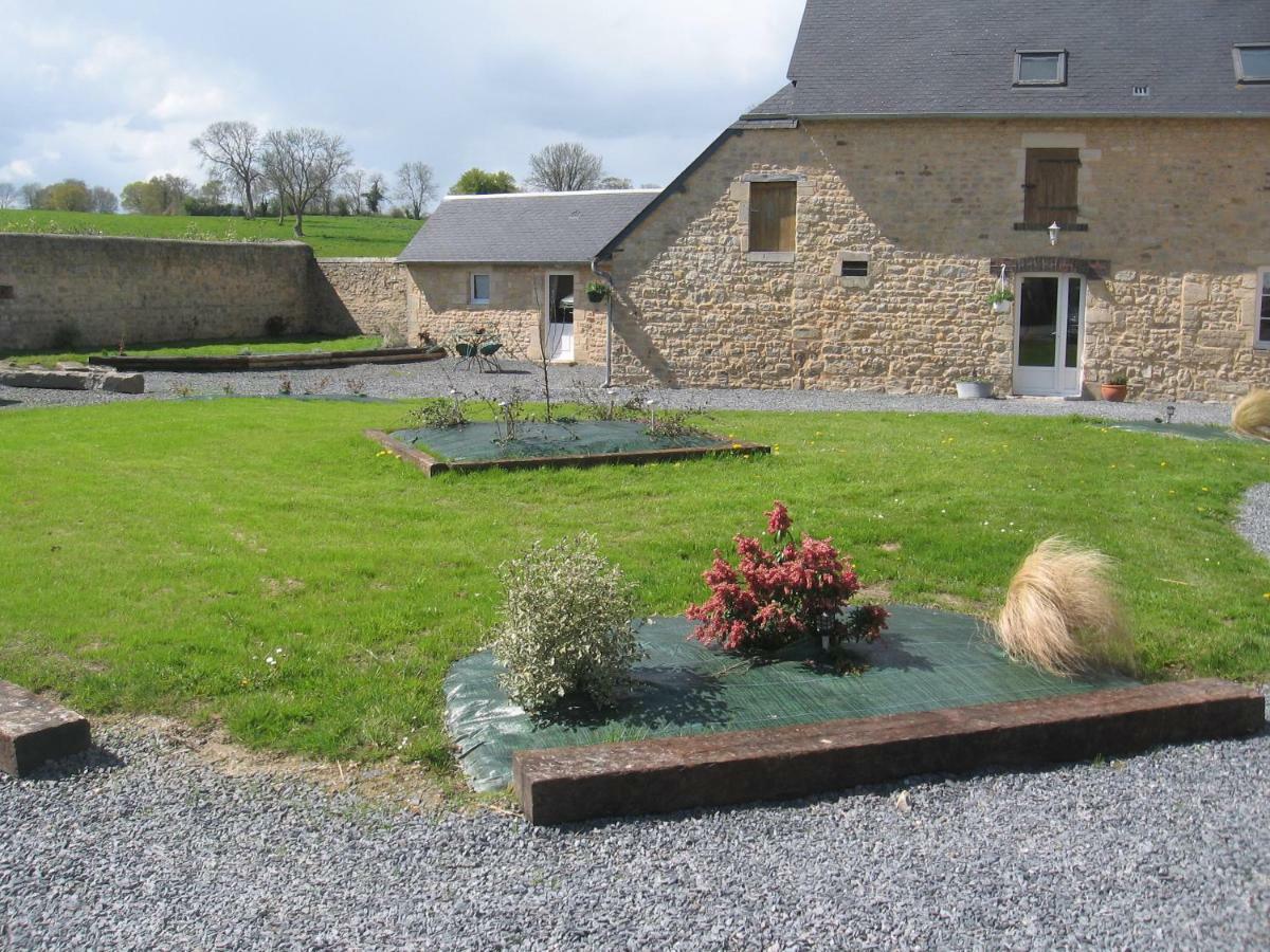 Ferme De Montigny Bed & Breakfast Asnieres-en-Bessin Bagian luar foto
