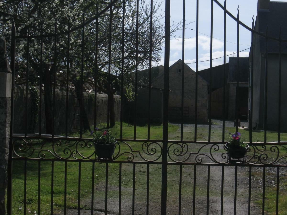 Ferme De Montigny Bed & Breakfast Asnieres-en-Bessin Bagian luar foto