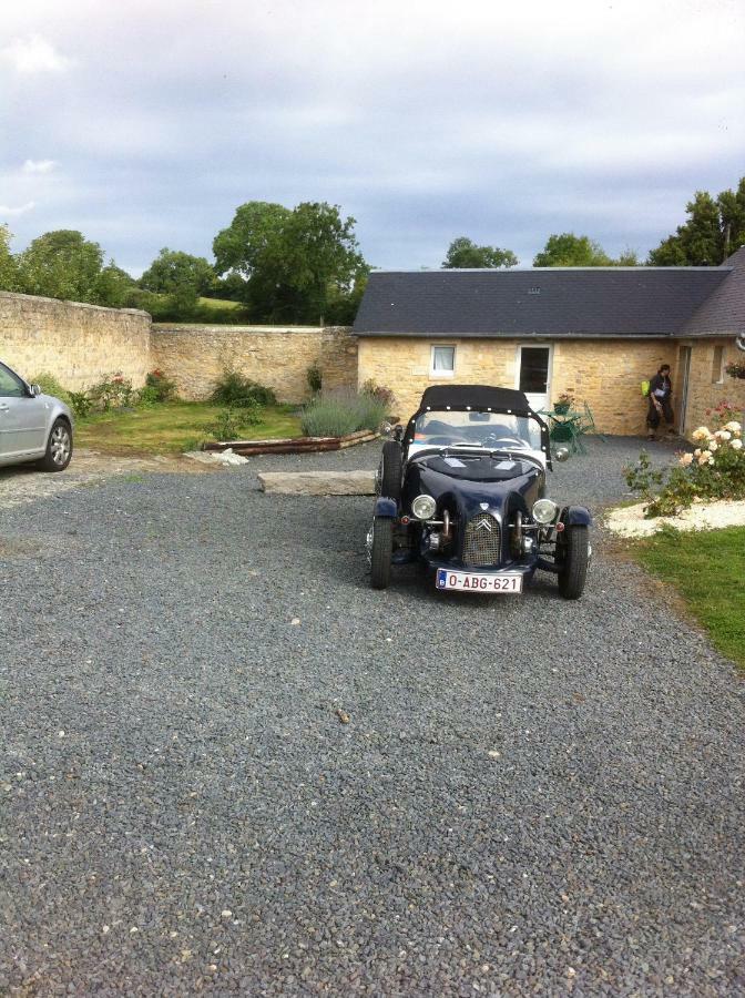 Ferme De Montigny Bed & Breakfast Asnieres-en-Bessin Bagian luar foto