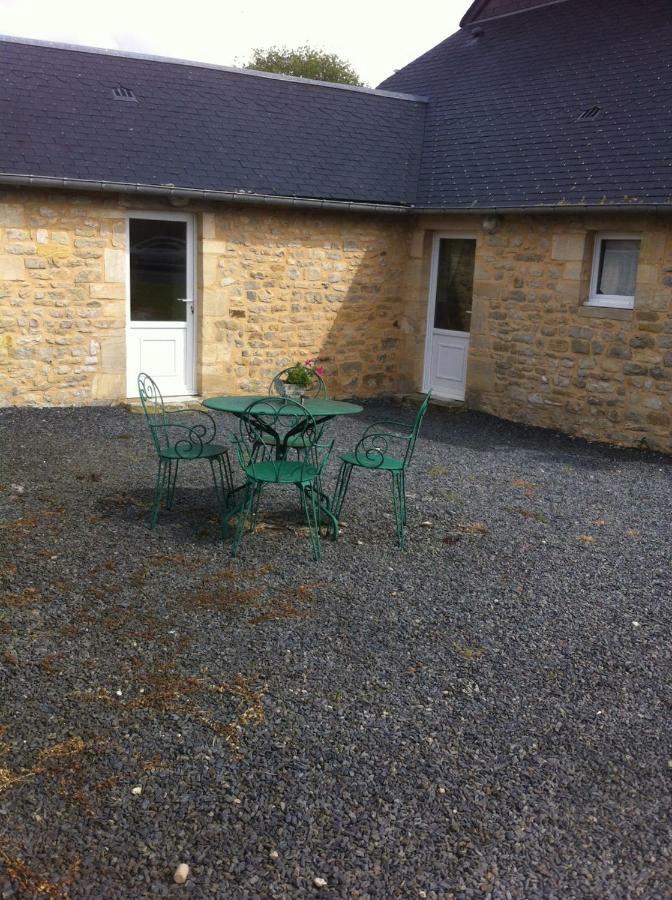 Ferme De Montigny Bed & Breakfast Asnieres-en-Bessin Bagian luar foto