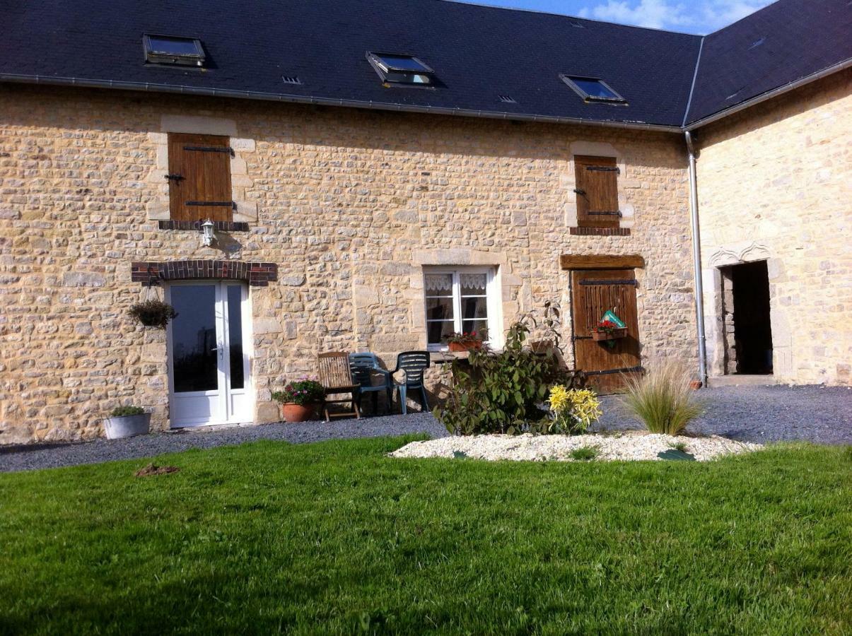 Ferme De Montigny Bed & Breakfast Asnieres-en-Bessin Bagian luar foto